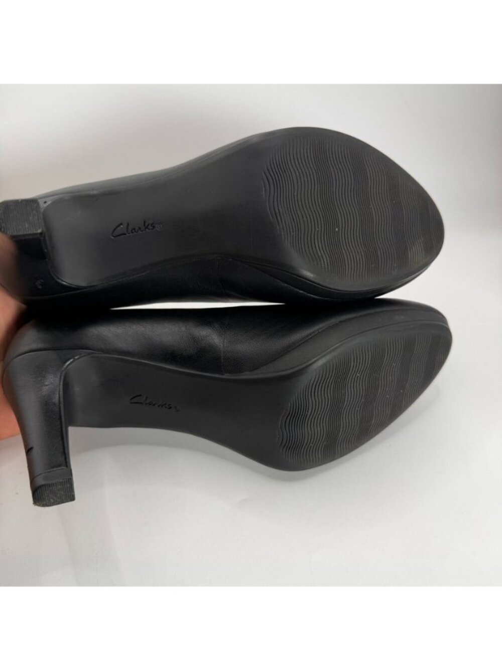 Clarks Collection Black Leather Pumps Soft Cushion Womens Heels Size 7 EU 37.5 - Picture 7 of 8